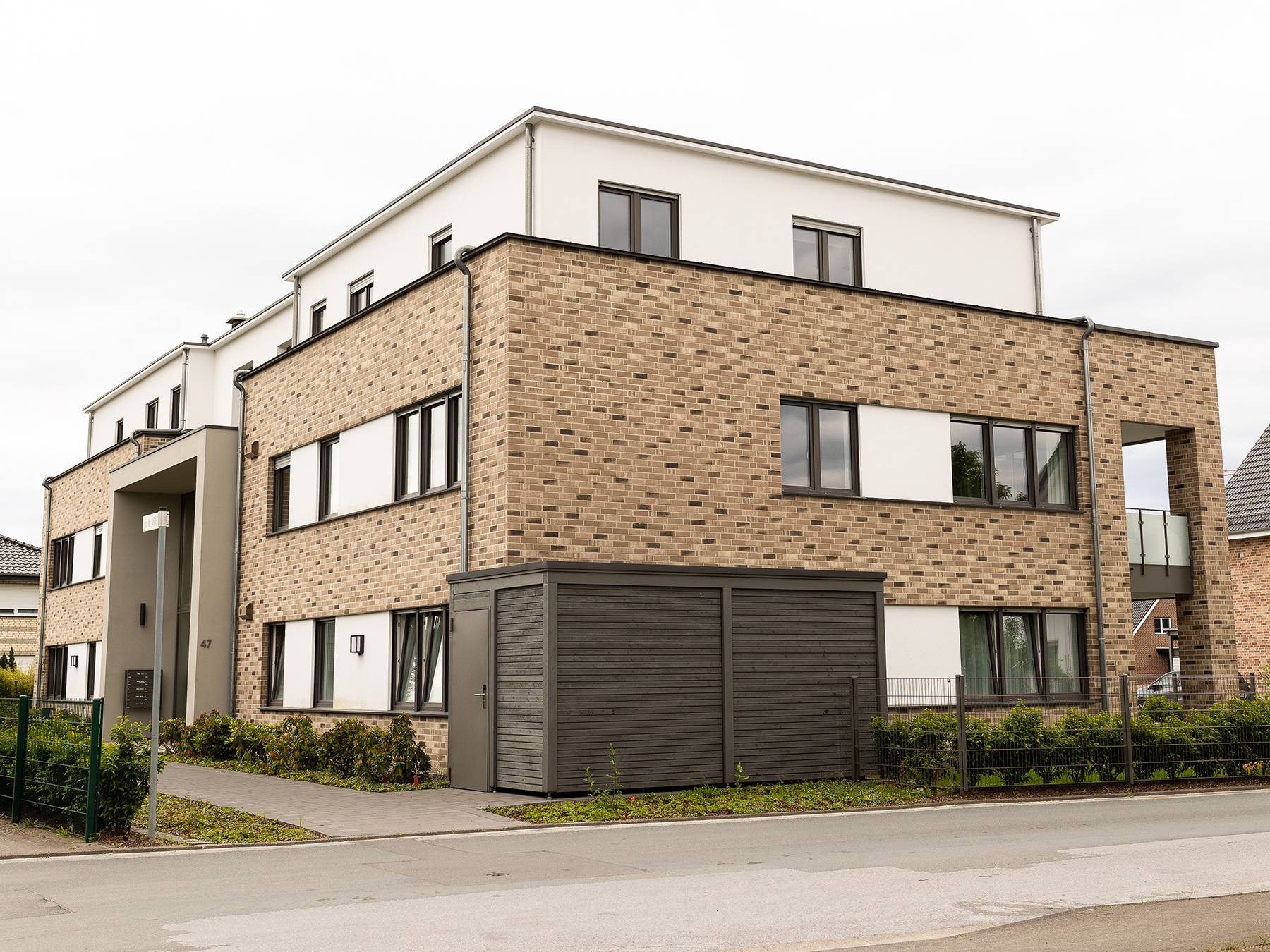 Modernes Mehrfamilienhaus Verl MFH_Boardinghouse_front.jpg